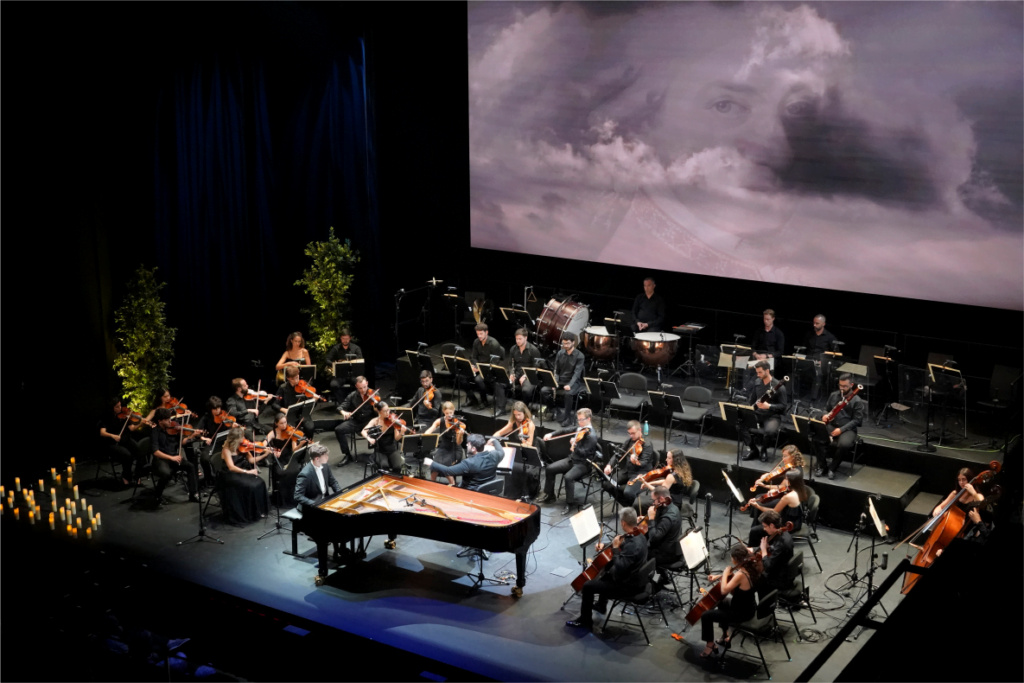 Pianista Marcos Castilla con 16 anos