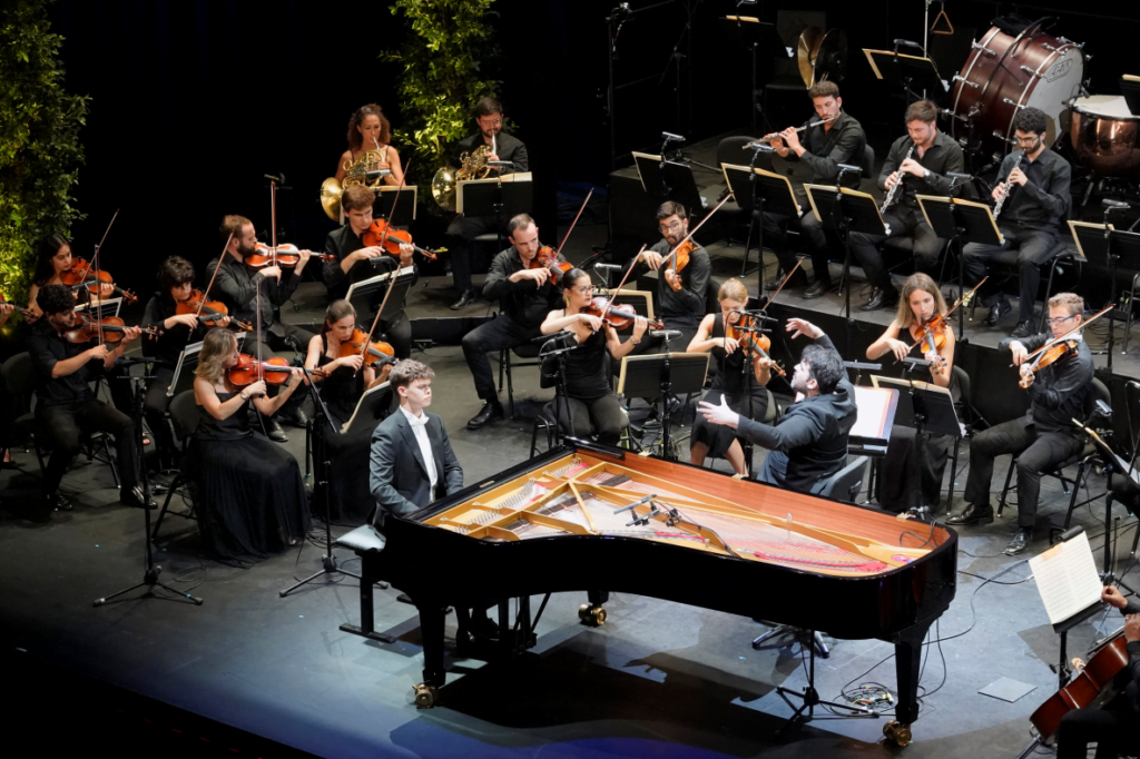 Pianista Marcos Castilla con 16 anos 2