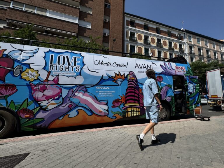 Bosska ofrece su arte a la manifestación LGTBIQ+