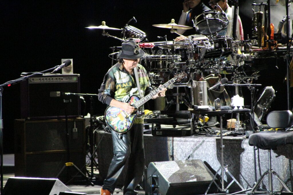 Starlite recibe a Carlos Santana