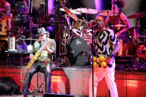Starlite recibe a Carlos Santana