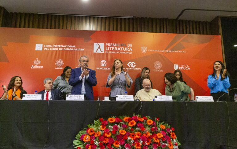 Amin Maalouf gana el Premio FIL 2025