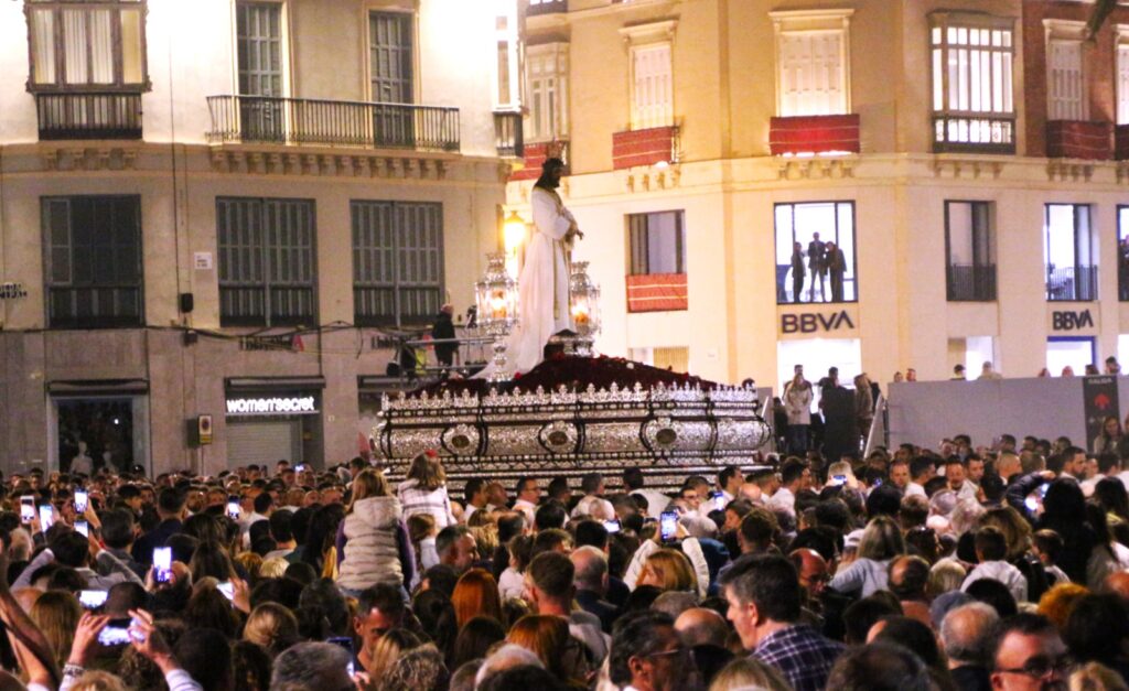 Málaga: donde la fe late bajo el sol andaluz