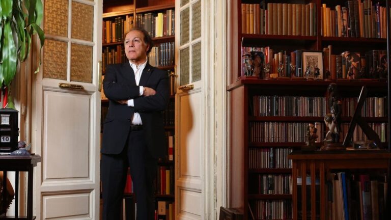 El Ministerio de Cultura adquiere el fondo personal de Javier Marías por 500.000 euros
