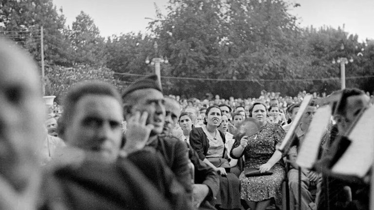 Hallazgo histórico: Fotografías inéditas revelan la Barraca de Lorca en plena Guerra Civil