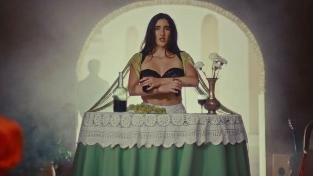 Judeline estrena «La Falda», su nuevo sencillo con Diego Calva tras el éxito de Bodhiria