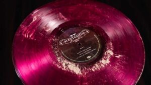 Mastodon lanzará vinilos con fósiles reales de mastodontes en una edición limitada