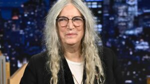 Patti Smith insta a la acción ciudadana contra el liderazgo de Trump en Oviedo